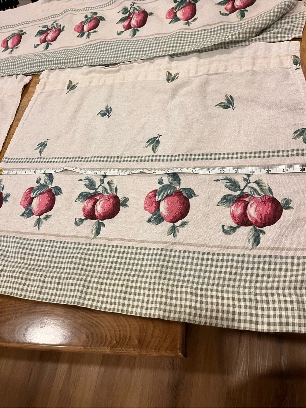 4 Piece 1990s Gingham Apple Curtain Set